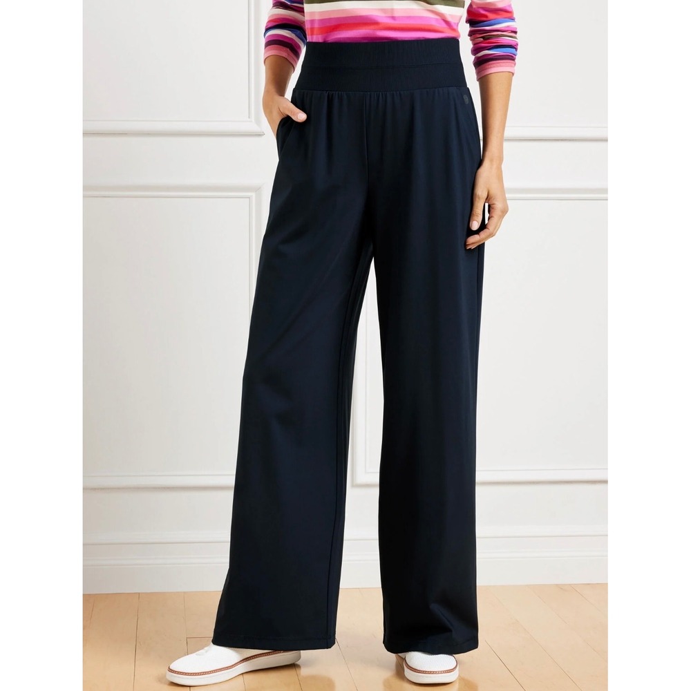 Wide-Leg Pull-On Pants in Black